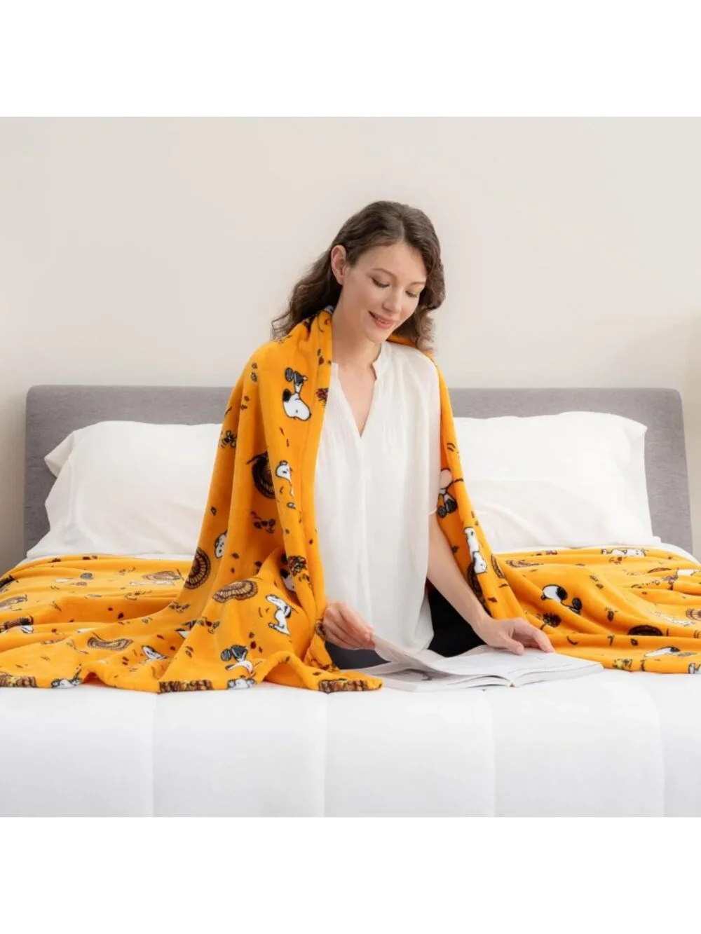 Cozy Snoopy & Woodstock Plush Blanket, VelvetLoft Fall Design, King Size 90x108